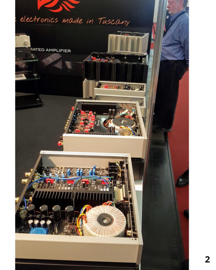 2.AA-amp-innards-1.jpg 2